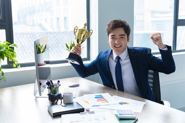 服装行业数字化转型与企业咨询服务的战略价值 图1