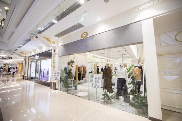 《女人服装品牌策划案例分享：从品牌定位到市场推广的成功之道》 图2