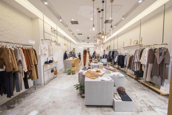 寻找适合品牌推广的店铺衣服品牌,让生意更红火 图2