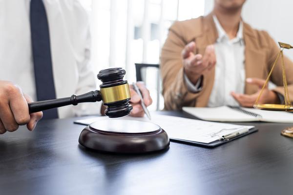 如何应对信贷拖欠被起诉：出庭前需了解的关键点 图2