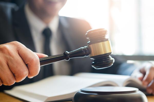 如何应对信贷拖欠被起诉：出庭前需了解的关键点 图1