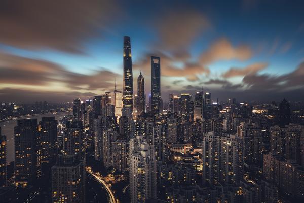 夜店之魅：打造闪耀夜晚的有效广告策划案例图1