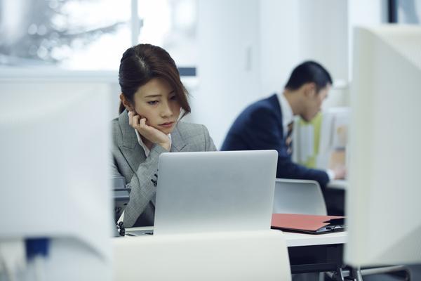 银行信贷员职业路径：从入门到精通的成长周期 图1